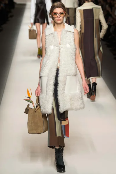 Look 35